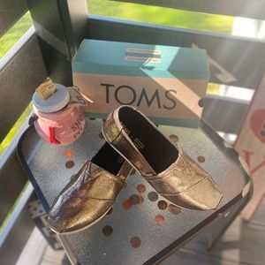 Toms size 8.5 Golden Glitter Slip Ons
